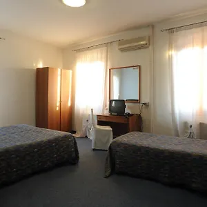 https://hotel-porta-san-zeno.hotelinveneto.com